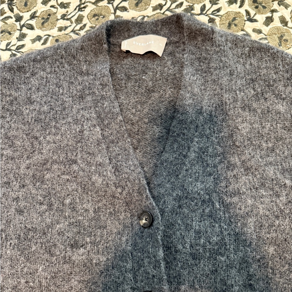 Everlane High V CroppedCharcoal Cardigan